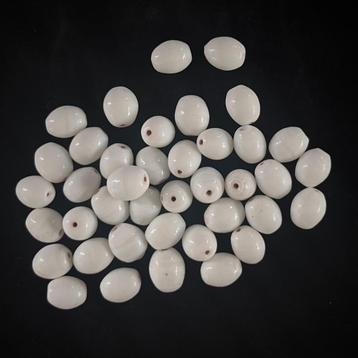 Kralen Indisch glas beige en wit beschikbaar voor biedingen