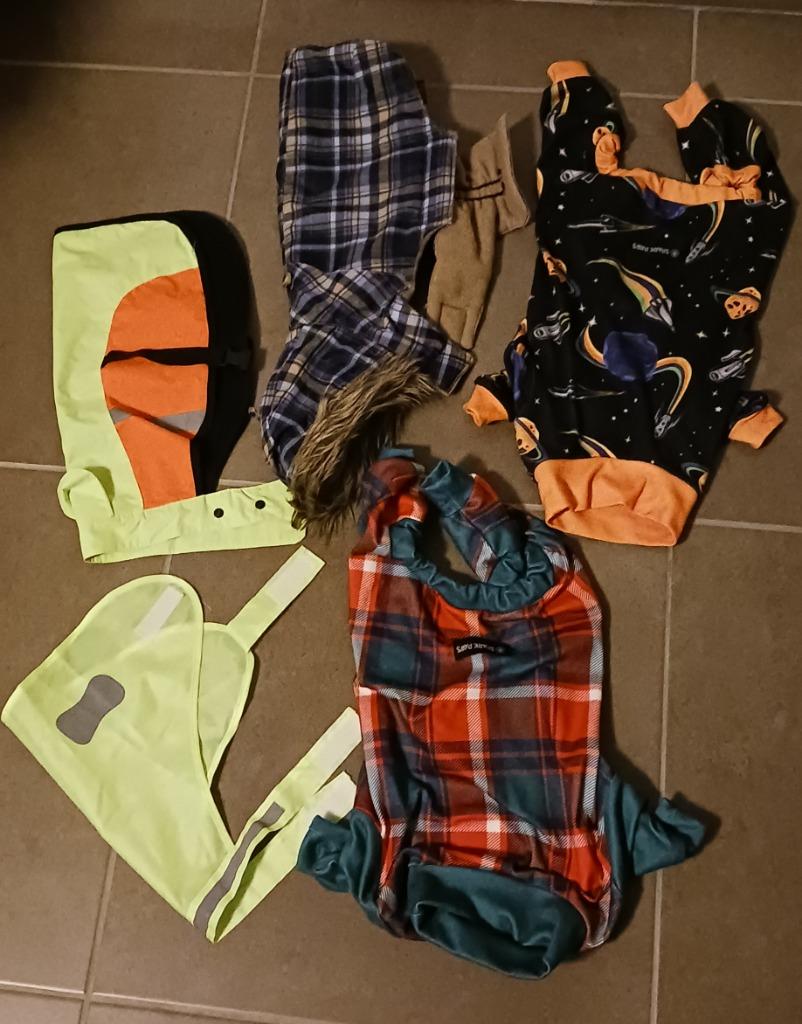 Hondenjasjes, Dieren en Toebehoren, Hondenkleding, Zo goed als nieuw, Ophalen