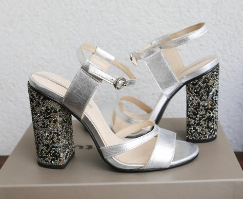 Mooie zilveren sandalen 38, Kleding | Dames, Schoenen, Zo goed als nieuw, Sandalen of Muiltjes, Ophalen of Verzenden