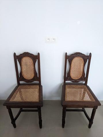 2 vintage eiken stoelen beschikbaar voor biedingen