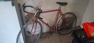 Oude koersfiets / racefiets  beschikbaar voor biedingen