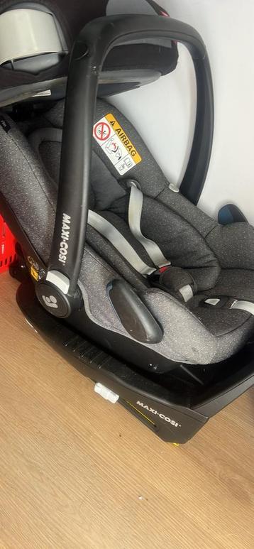 Maxi cosi met easy fix nieuwstaat beschikbaar voor biedingen
