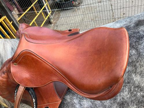 Super mooi bruin springzadel, Dieren en Toebehoren, Paarden en Pony's | Zadels, Gebruikt, Springen, Ophalen of Verzenden