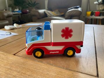 Ambulance et camion de pompier Playmobil beschikbaar voor biedingen