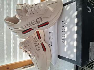 Baskets Gucci 42  beschikbaar voor biedingen