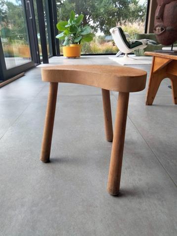 Vintage kidney vorm laag krukje bijzettafeltje hout beschikbaar voor biedingen