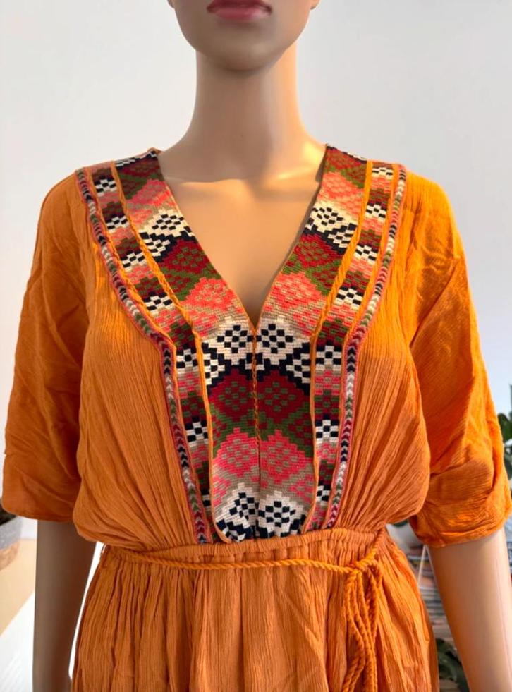 Gorgeous summer dress with embroidered neckline (size S/M), Kleding | Dames, Jurken, Zo goed als nieuw, Maat 38/40 (M), Oranje