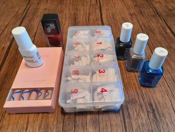 Kunstnagels en bijbehoren beschikbaar voor biedingen