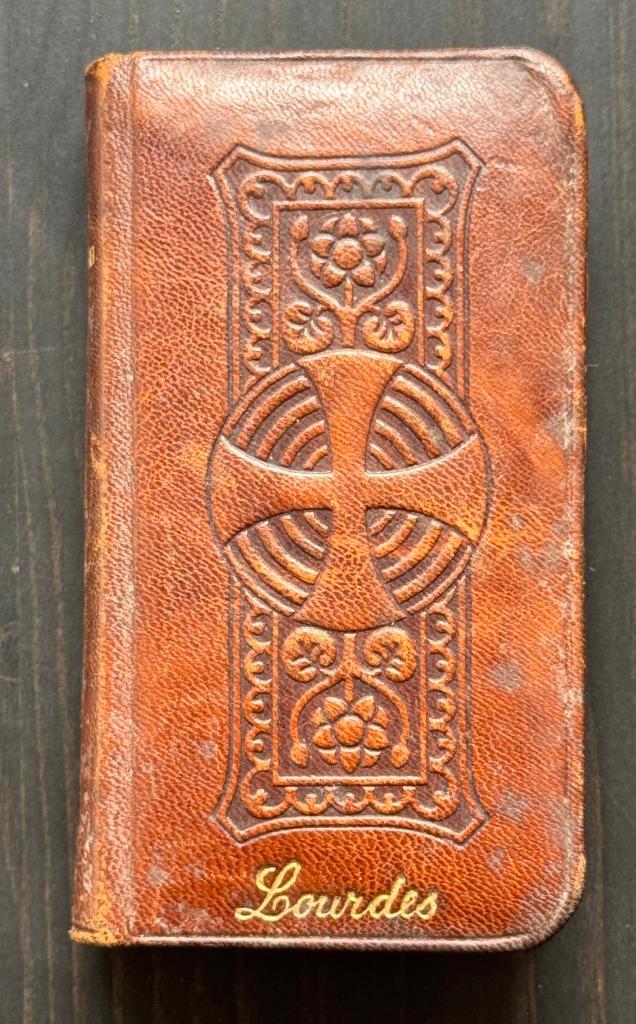 Little Mass Book - The Pocket Parissian 1936, Antiek en Kunst, Antiek | Boeken en Manuscripten, Ophalen of Verzenden