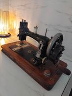 Antieke naaimachine ter decoratie, Ophalen