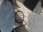 Ronde tafel 1m10 .met 4 stoelen. Tafel in poederlak., Tuin en Terras, Tuinsets en Loungesets, Ophalen, Zo goed als nieuw