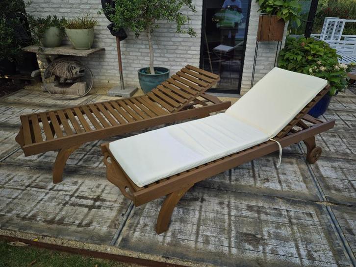 Ligstoel teak: 2 beschikbaar, Tuin en Terras, Ligbedden, Zo goed als nieuw, Verstelbaar, Verrijdbaar, Ophalen