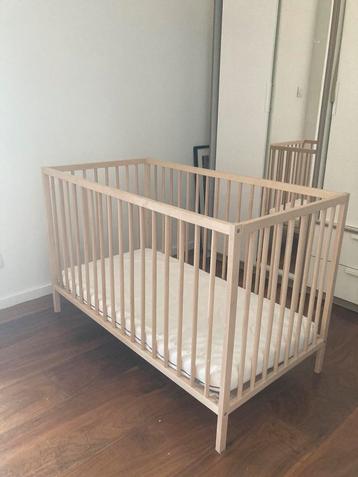 Ledikant Ikea Sniglar met matras, Kinderen en Baby's, Babywiegjes en Ledikanten, Ophalen, Zo goed als nieuw, Ledikant
