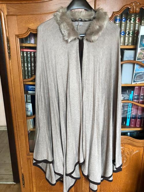 Cape - afneembare kraag, Kleding | Dames, Jassen | Winter, Zo goed als nieuw, Maat 46/48 (XL) of groter, Beige