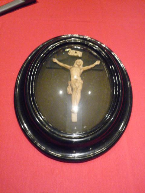 Christus onder glazen frame, eikenhouten onderstel, Antiek en Kunst, Antiek | Religieuze voorwerpen, Ophalen of Verzenden