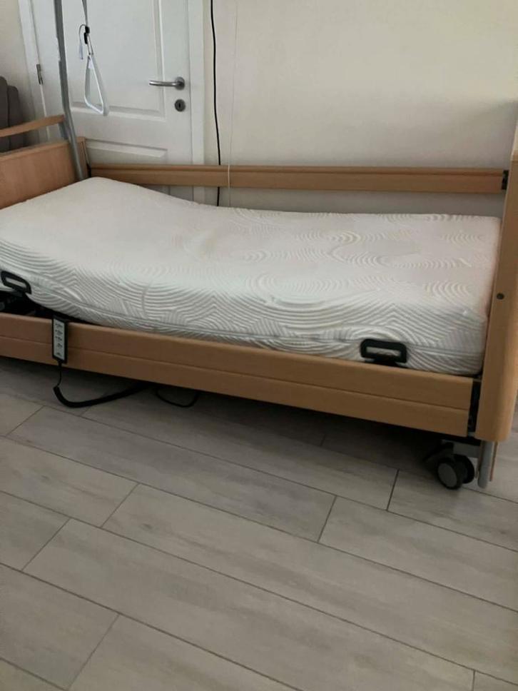 Professioneel elektrisch thuiszorgbed, Huis en Inrichting, Slaapkamer | Bedden, Zo goed als nieuw, Eenpersoons, Verstelbaar, Ophalen