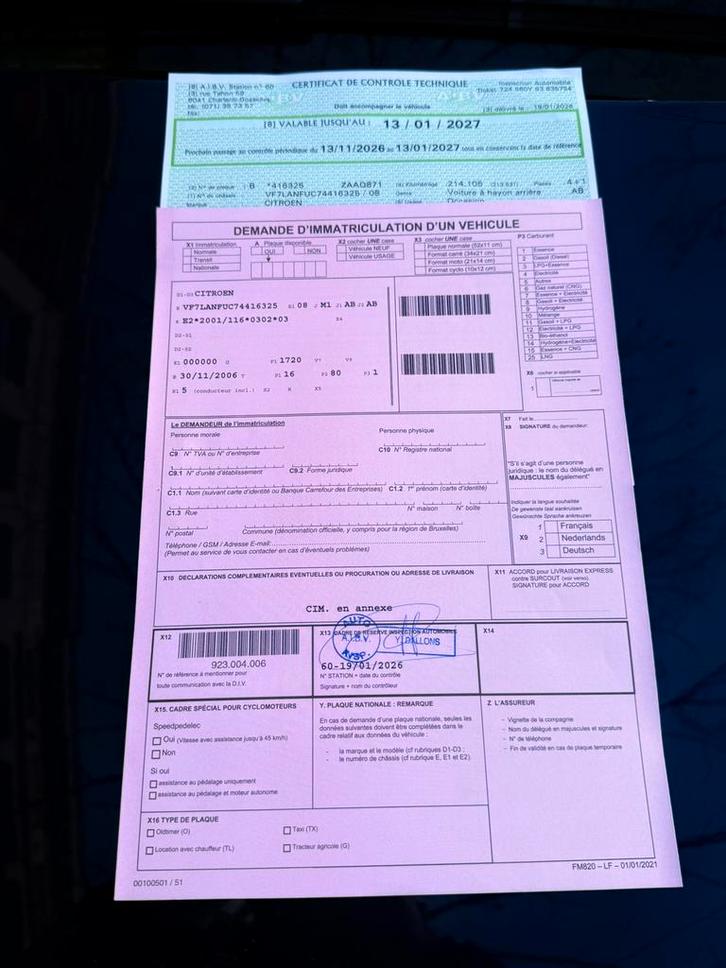 CITROEN C4 avec feuille rose.  Echange posible, Autos, Citroën, Particulier, C4, Essence, Euro 4, Coupé, 3 portes, Boîte manuelle