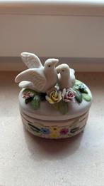 Porseleinen doosje met 2 duifjes, Antiek en Kunst, Ophalen of Verzenden