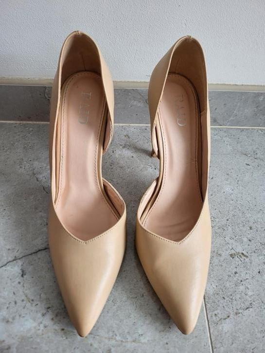 Beige pumps van RAID – Maat 39 (US 8), Kleding | Dames, Trouwkleding en Trouwaccessoires, Zo goed als nieuw, Beige, Ophalen of Verzenden
