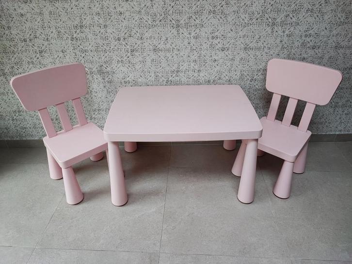 Ikea MAMMUT Table pour enfants + 2 chaisses Pink (Bon état!), Enfants & Bébés, Chambre d'enfant | Tables & Chaises, Utilisé, Table(s) et Chaise(s)