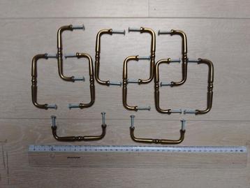 11 handgrepen  beschikbaar voor biedingen