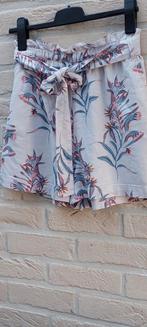 Short maat 36 h&m  elastiek in taille, Kleding | Dames, Broeken en Pantalons, H&M, Overige kleuren, Kort, Ophalen of Verzenden