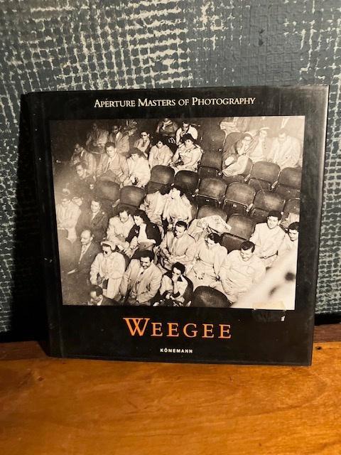 LIVRE WEEGEE APERTURE MASTERS OF PHOTOGRAPHY KONEMANN, Livres, Art & Culture | Photographie & Design, Comme neuf, Photographes