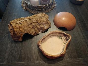 Terra toebehoren 2 schuilplaatsen en drink/zwembad nieuw!  beschikbaar voor biedingen