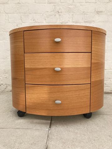 Vintage houten nachtkastje met lades – ovaal model, 3 ou 4 tiroirs, 25 à 50 cm, Moins de 100 cm, Comme neuf