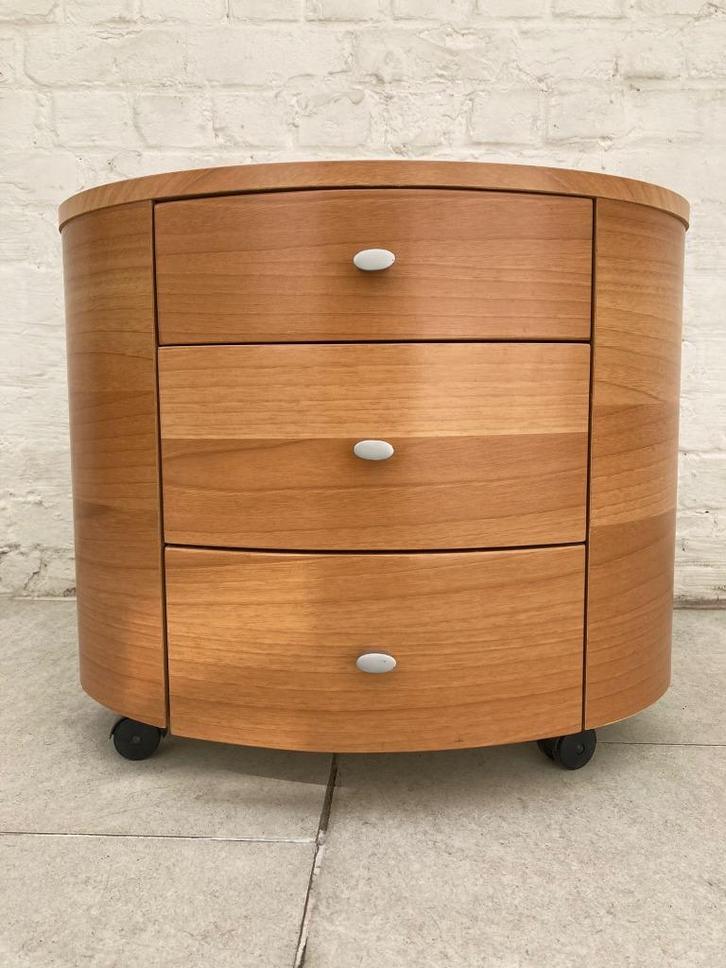 Vintage houten nachtkastje met lades – ovaal model, Huis en Inrichting, Kasten | Ladekasten, Zo goed als nieuw, Minder dan 100 cm