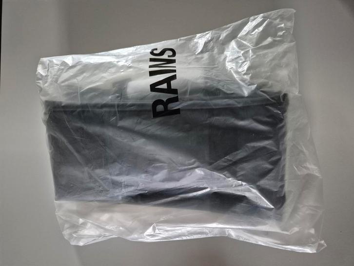 Rains Hilo weekend bag NAVY W3 - Nieuw!, Handtassen en Accessoires, Tassen | Reistassen en Weekendtassen, Nieuw, Ophalen of Verzenden