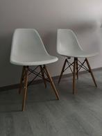 2 witte kuipstoelen - Vitra Eames DSW, Huis en Inrichting, Ophalen, Zo goed als nieuw