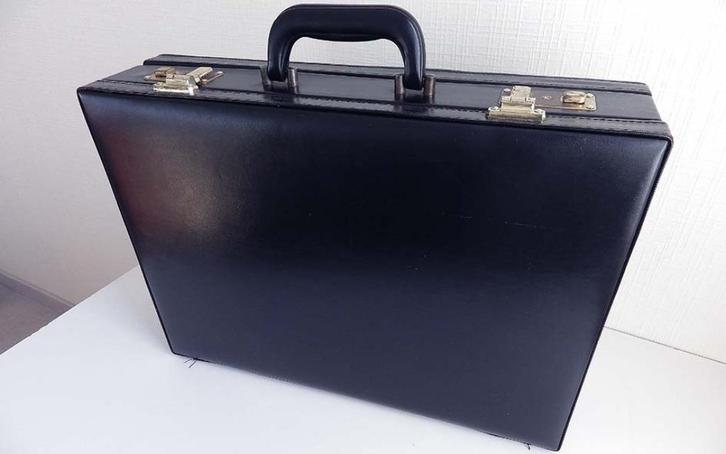 Vintage Zwarte Attachékoffer, Handtassen en Accessoires, Koffers, Zo goed als nieuw, Ophalen