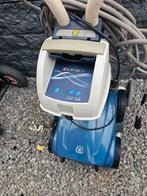 Zwembadrobot doet vloer en wanden, Ophalen