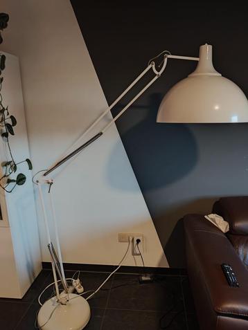 vloerlamp 200cm beschikbaar voor biedingen