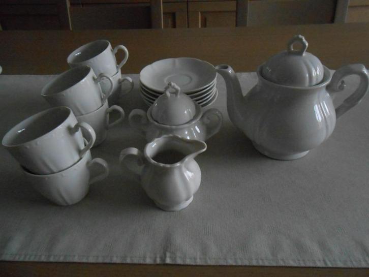 Porseleinen serviesje, en kl coupes voor ijs , sausjes ..., Antiek en Kunst, Antiek | Servies los, Ophalen