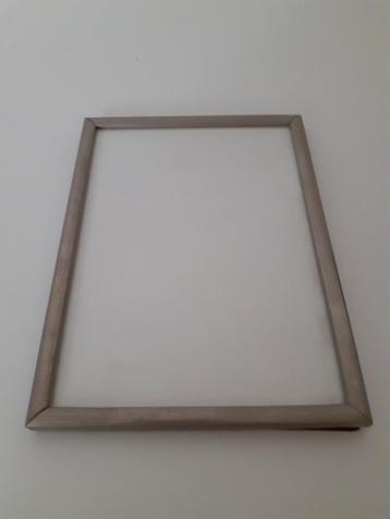 Fotolijst* 13x18, lijst zilverkleurig metaal/reliëf stipjes beschikbaar voor biedingen