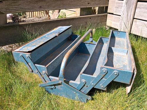 Vintage gereedschapskist – blauw met uitschuifbare niveaus, Doe-het-zelf en Bouw, Gereedschapskisten, Gebruikt, Ophalen of Verzenden