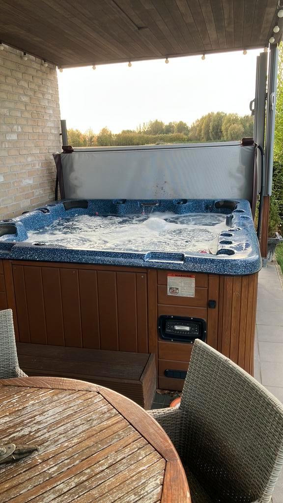 Jacuzzi Mountain springs, Tuin en Terras, Bubbelbaden en Hottubs, Gebruikt, Vast, Afdekzeil, Filter, Pomp, Ophalen