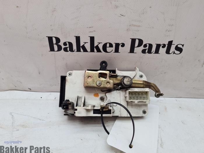 Serrure portière mécanique 4portes avant droite d'un Peuge, Autos : Pièces & Accessoires, Carrosserie & Tôlerie, Peugeot, Utilisé