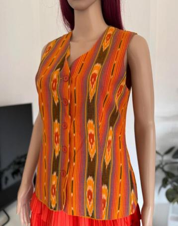 Beautiful vintage vest with print (size M) beschikbaar voor biedingen