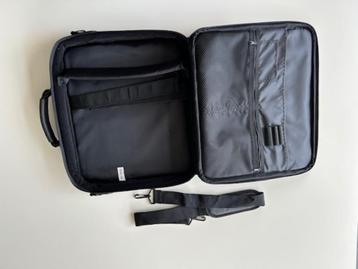 Laptoptas met schouderriem beschikbaar voor biedingen