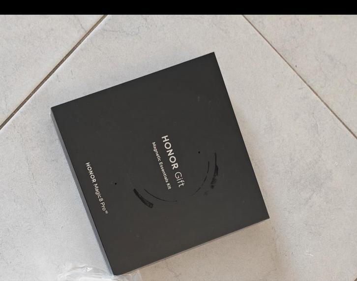 Honor magic 8 pro Box cadeau limité, Télécoms, Téléphonie mobile | Accessoires & Pièces, Samsung, Enlèvement ou Envoi