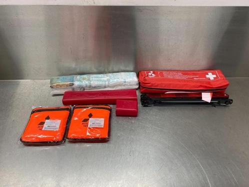 DIVERSEN EHBO kit Mitsubishi Outlander (GF / GG) (MME50085), Auto-onderdelen, Overige Auto-onderdelen, Mitsubishi, Gebruikt