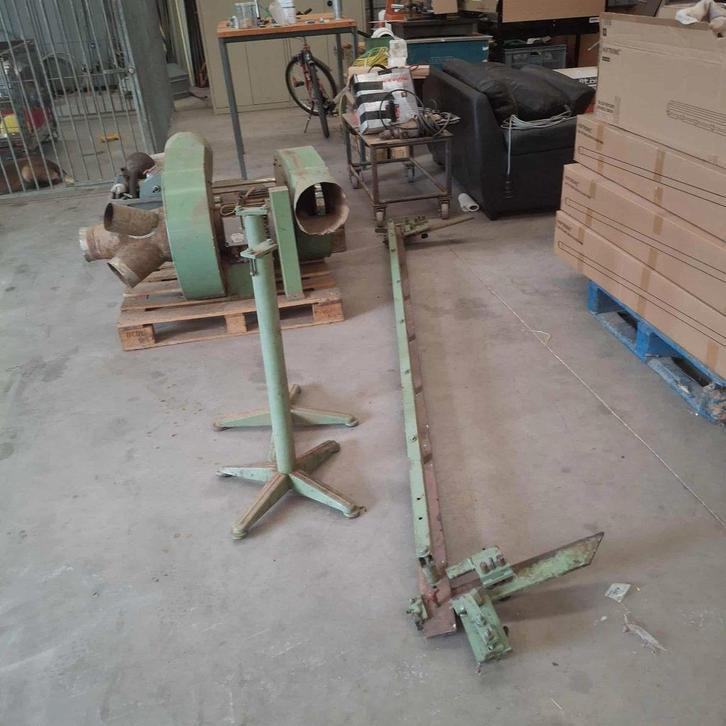 Ramenpers / Kozijnpers – degelijk industrieel model – €750, Articles professionnels, Machines & Construction | Travail du bois