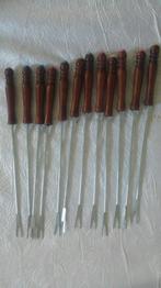 Vintage 12 fourchettes à fondue, Maison & Meubles, Comme neuf, Enlèvement ou Envoi