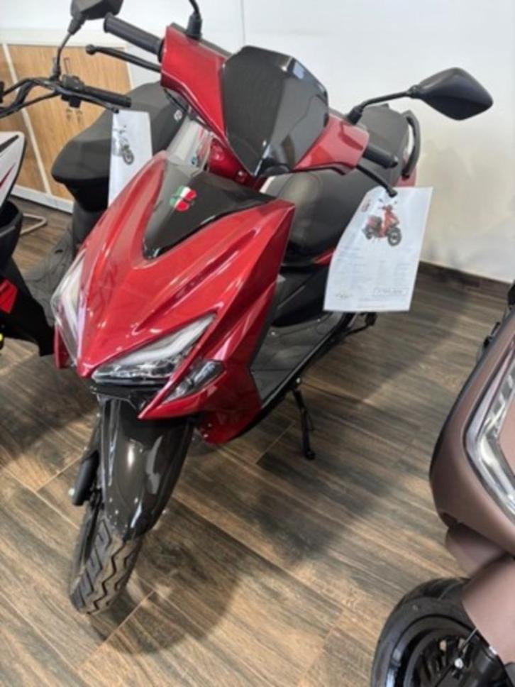 Scooter GTS Sirocco, Fietsen en Brommers, Scooters | SYM, Zo goed als nieuw, Overige modellen, Klasse A (25 km/u), Benzine, Ophalen