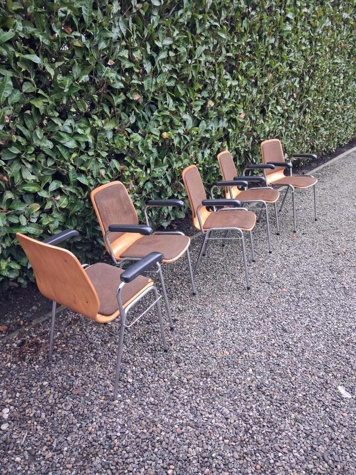 Set van 5 vintage stoelen met armleuningen — hout en metaal, Antiek en Kunst, Antiek | Meubels | Stoelen en Sofa's, Ophalen