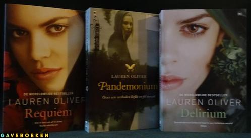 Delirium - Lauren Oliver - The house of Books - 3x - SC, Boeken, Fantasy, Gelezen, Ophalen of Verzenden