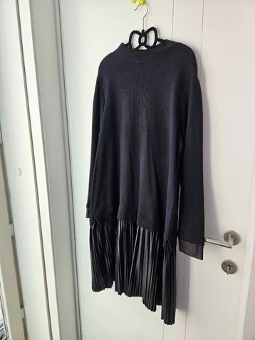 Zwart kleedje met plooitjes rok maat XL NIEUW ! beschikbaar voor biedingen